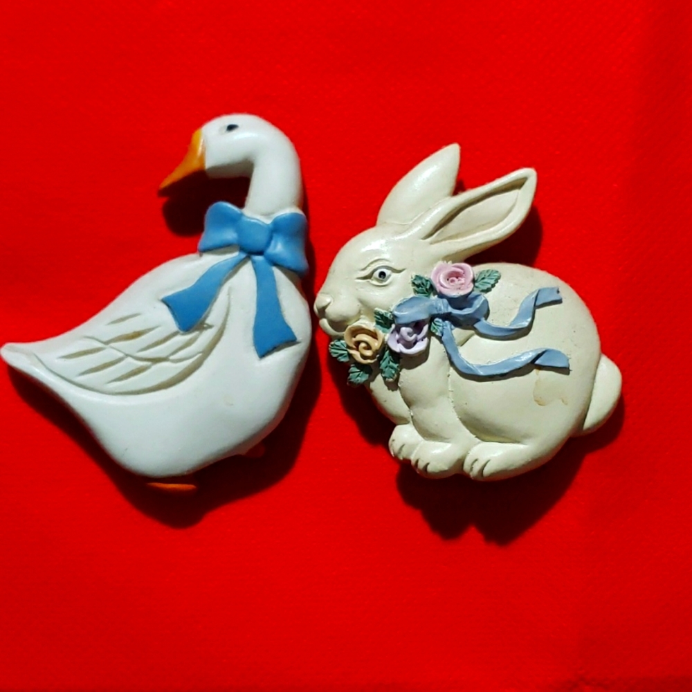 2 pc vintage magnetic goose and rabbit